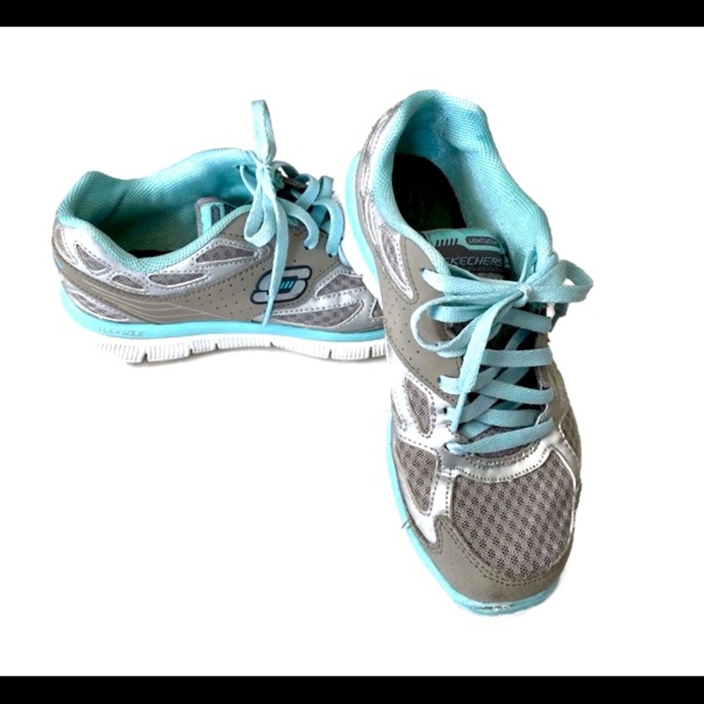 Skechers memory foam lightweight sneakers SZ: 7